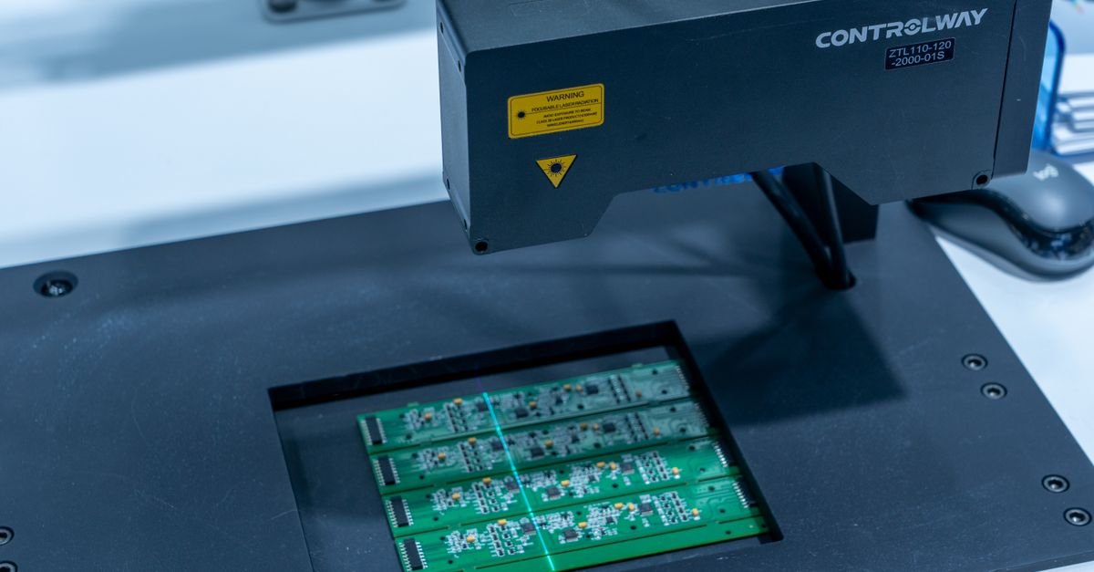 How Solar Integration Redefines the Customer Journey for Wireless Tech